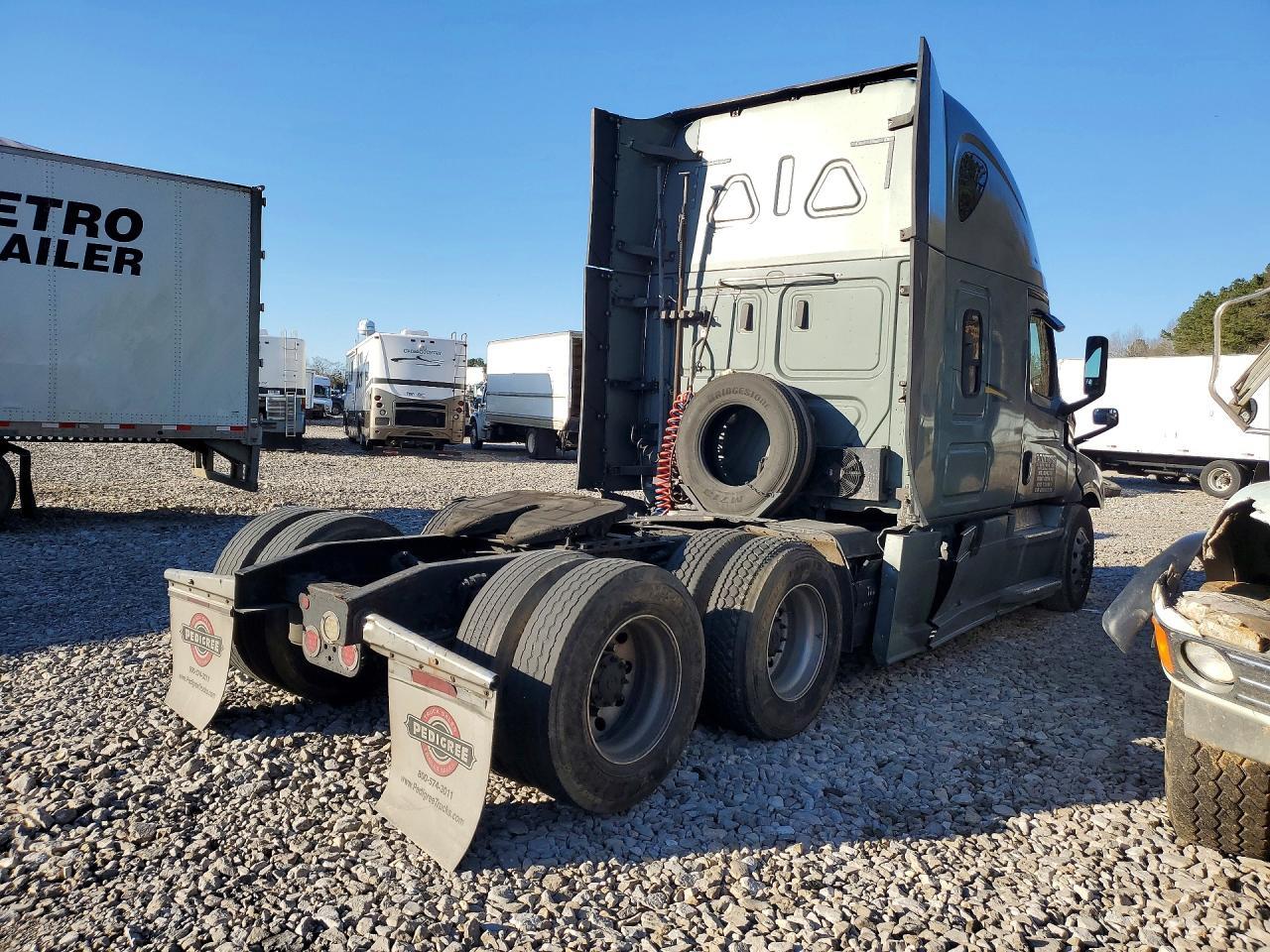 2018 FREIGHTLINER CASCADIA 126