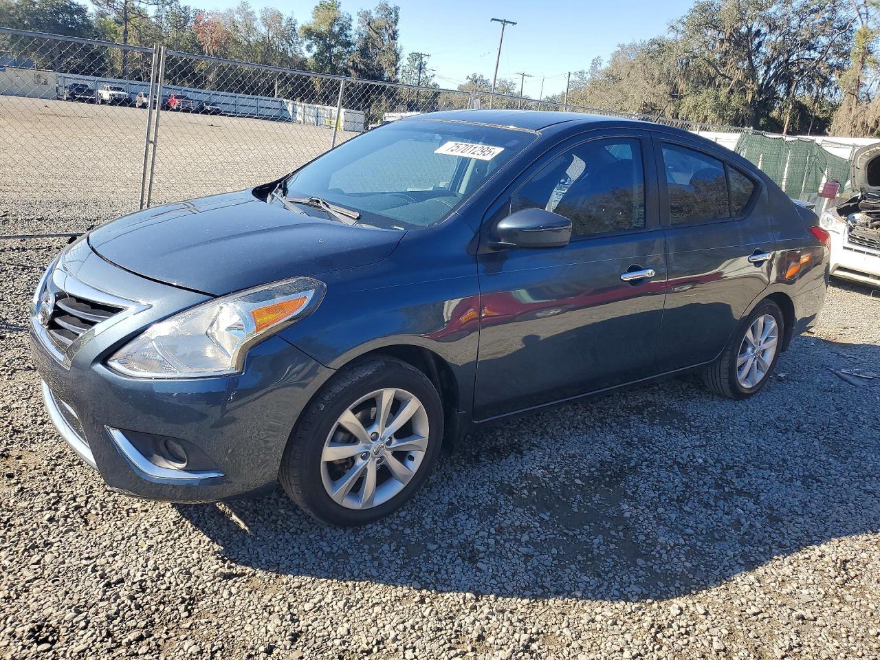 2017 NISSAN VERSA