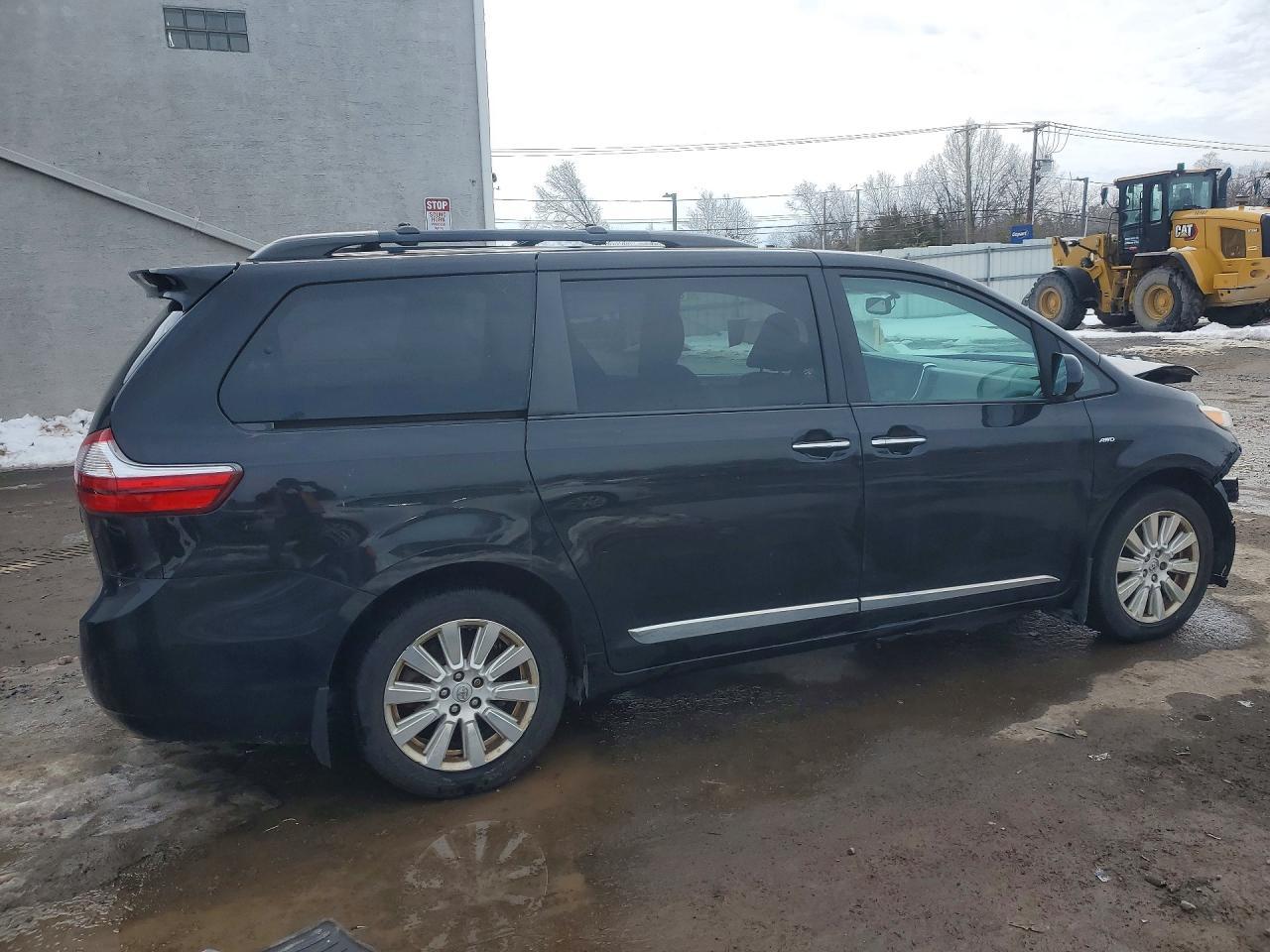 2017 TOYOTA SIENNA