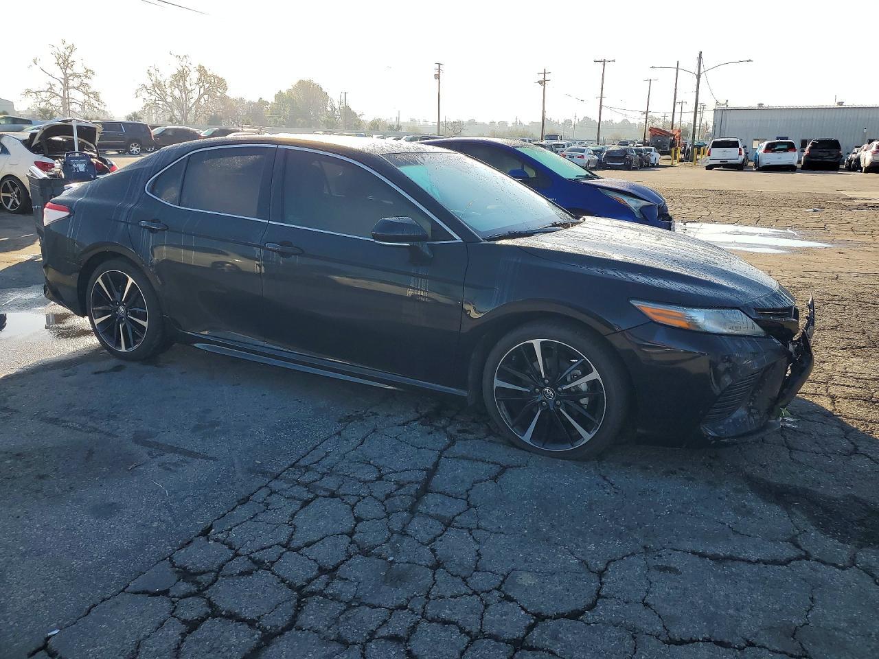 2018 TOYOTA CAMRY