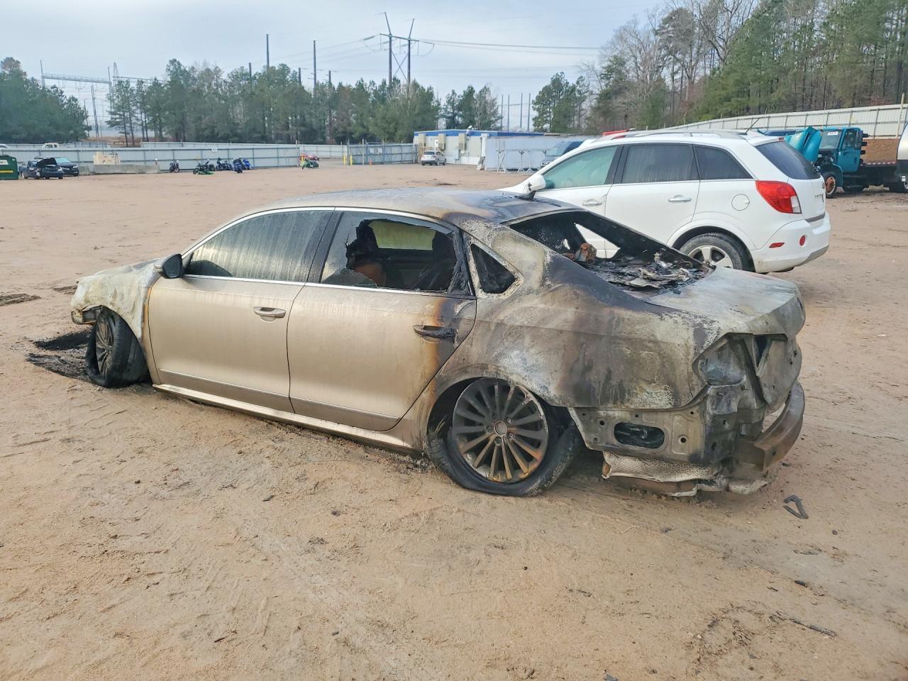 2016 VOLKSWAGEN Passat