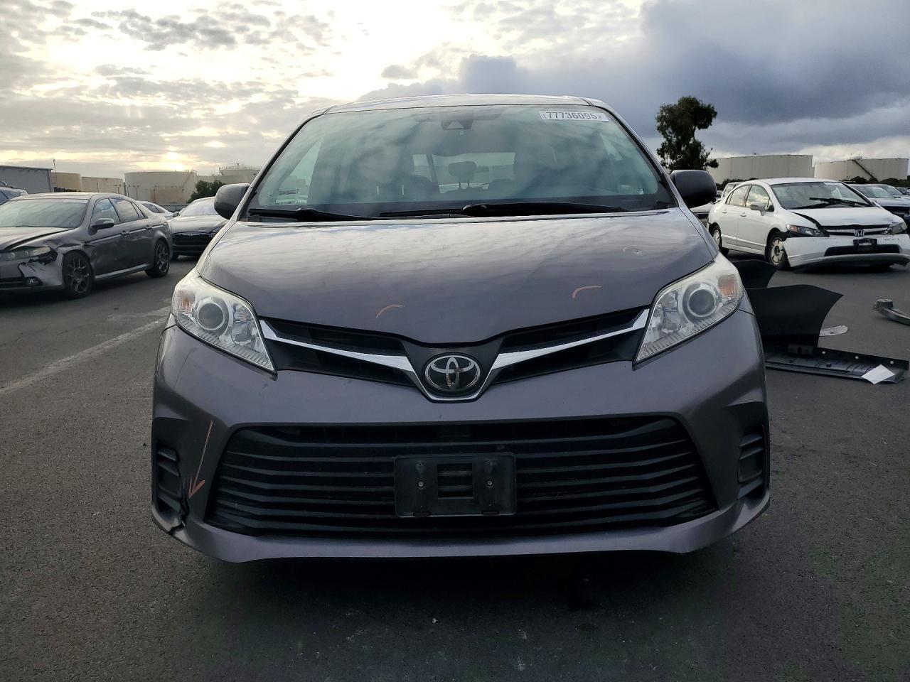 2018 TOYOTA SIENNA