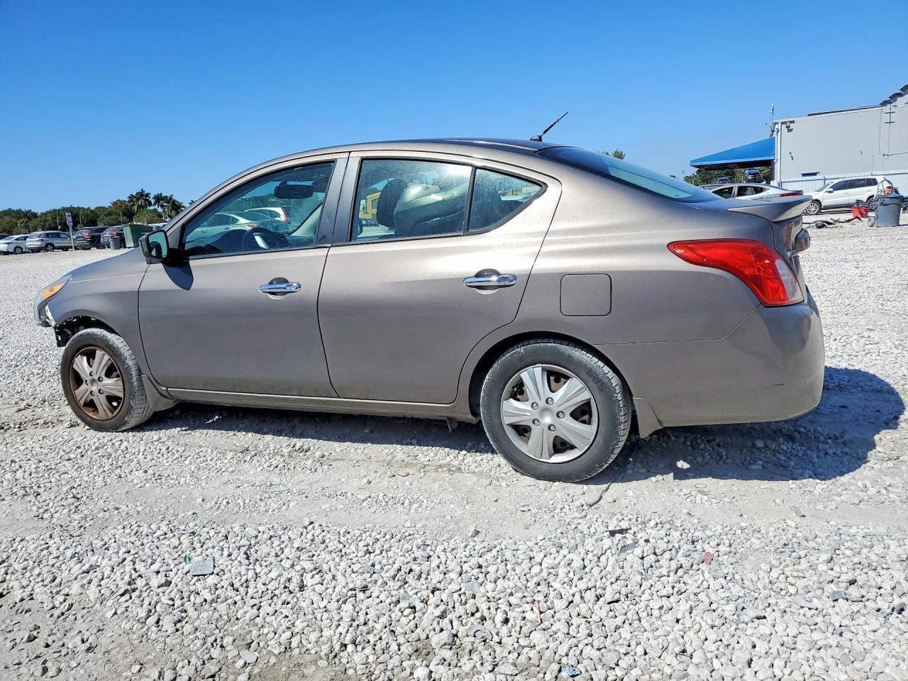 2015 NISSAN VERSA