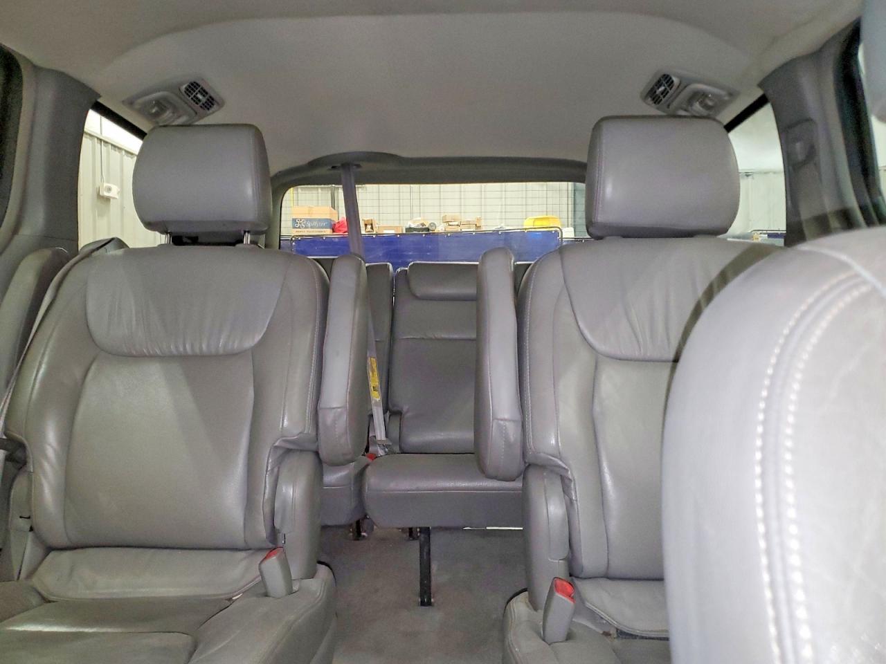 2008 TOYOTA SIENNA