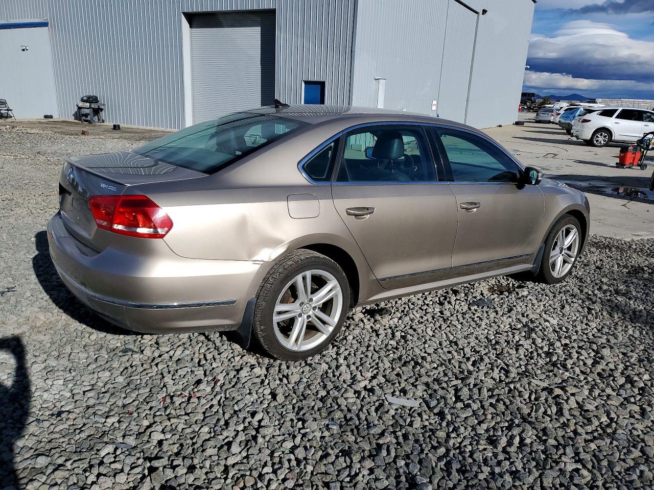 2015 VOLKSWAGEN Passat