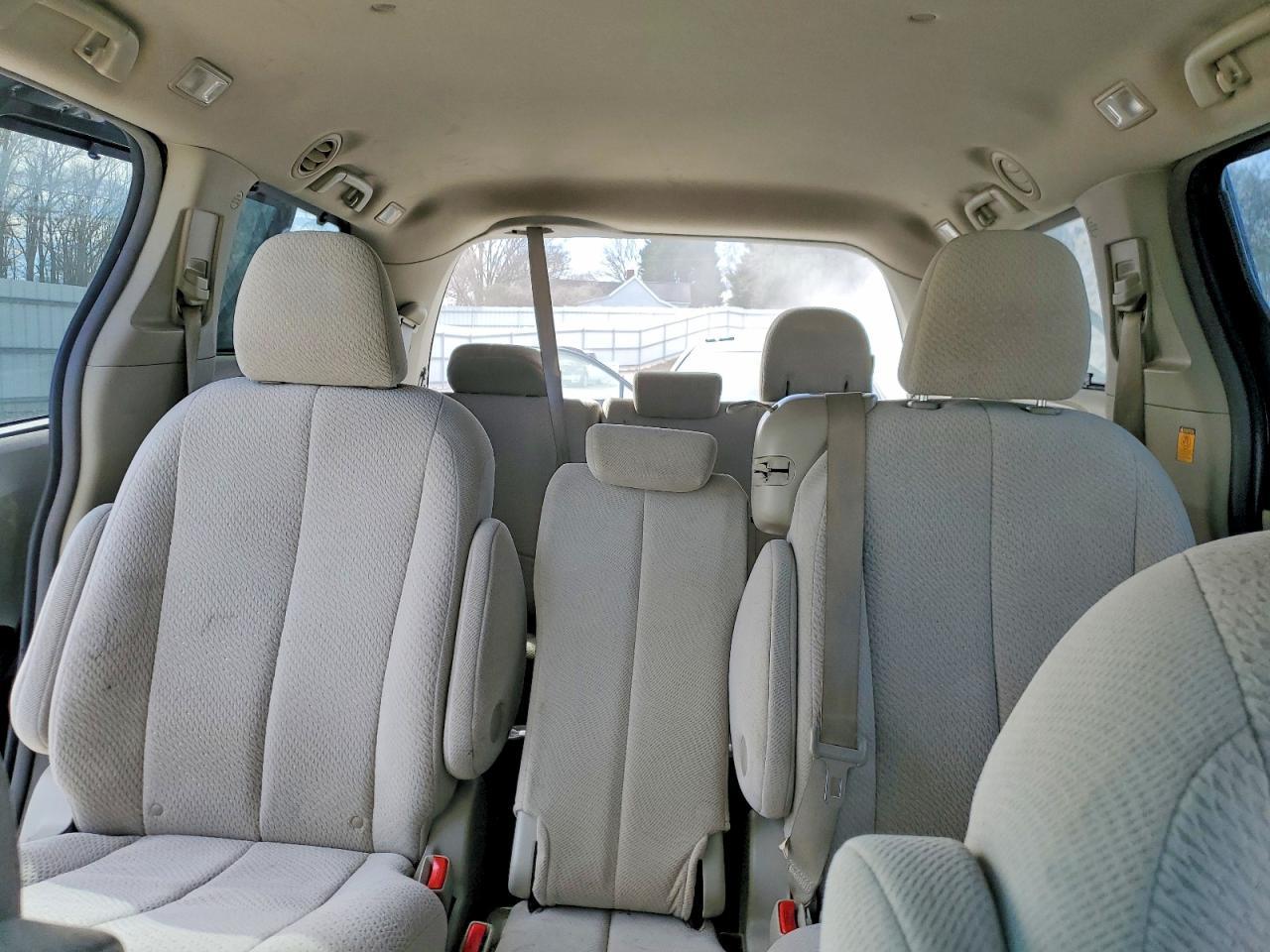 2011 TOYOTA SIENNA
