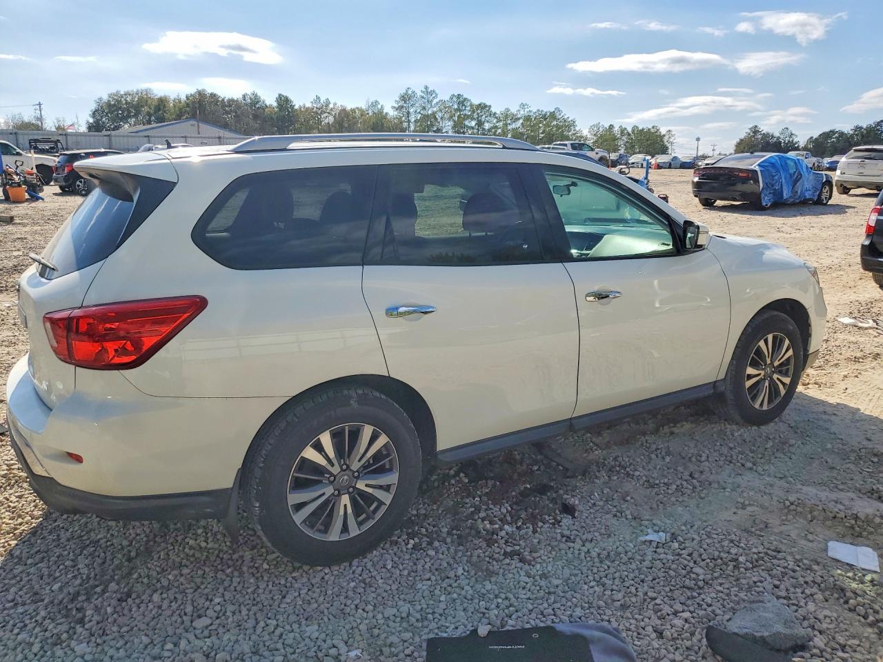 2017 NISSAN PATHFINDER