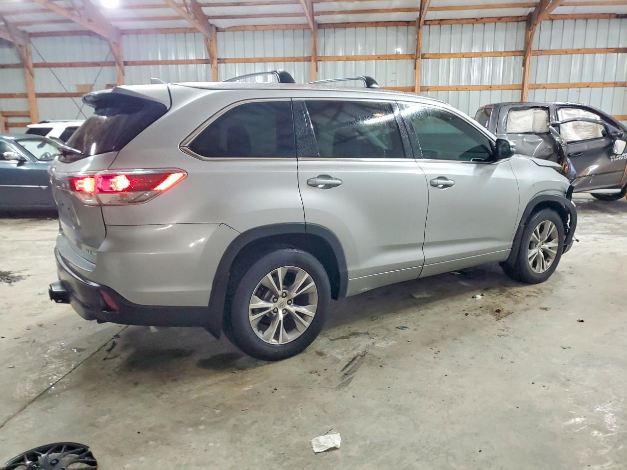 2015 TOYOTA HIGHLANDER