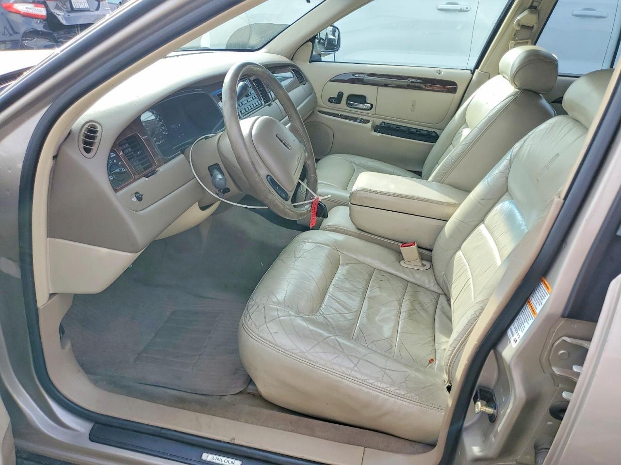 2000 LINCOLN Town Car