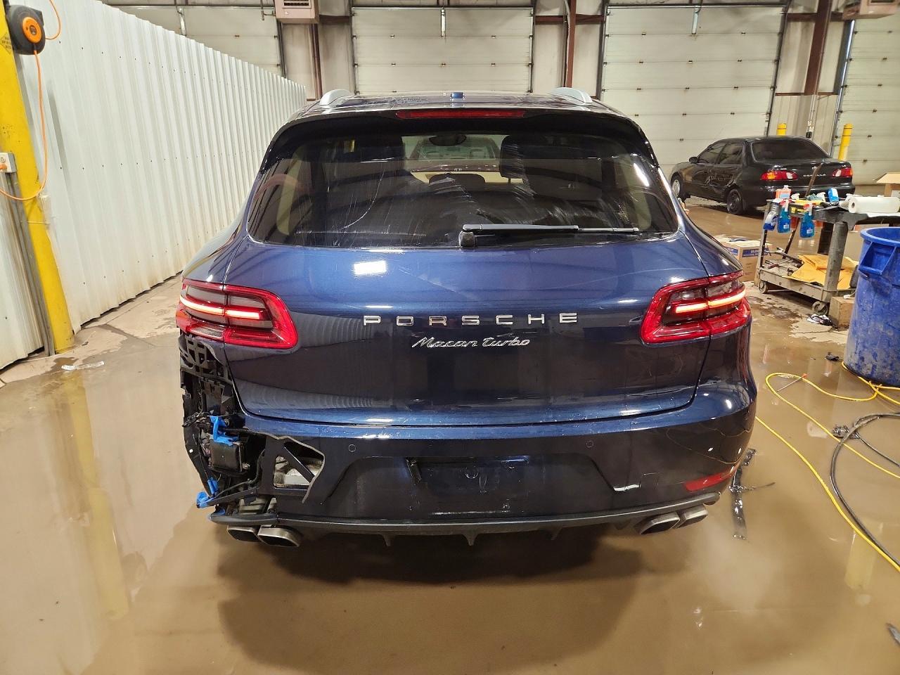 2015 PORSCHE Macan