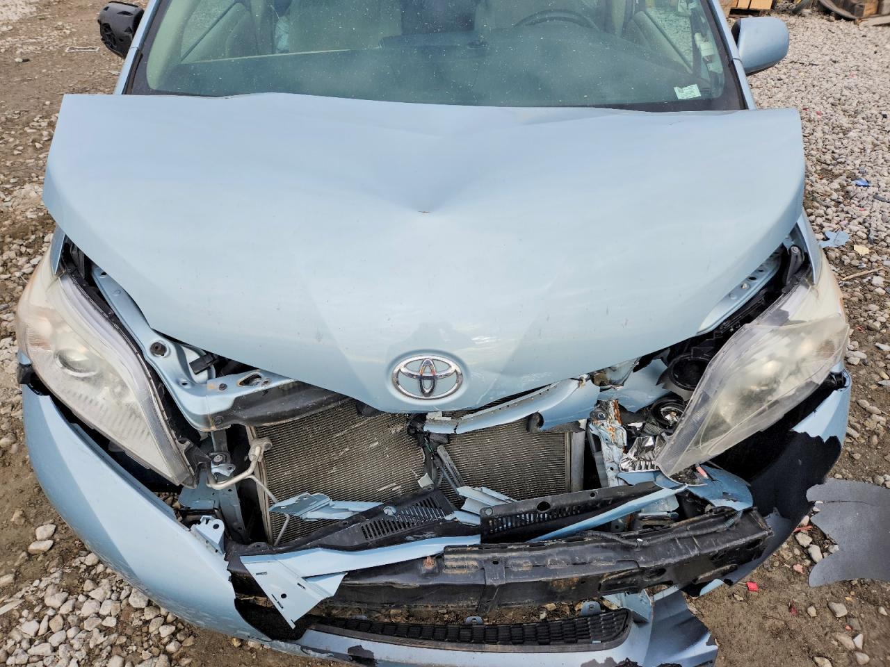 2016 TOYOTA SIENNA