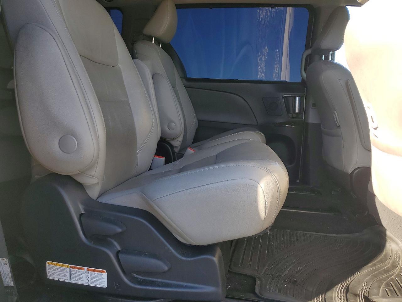 2019 TOYOTA SIENNA