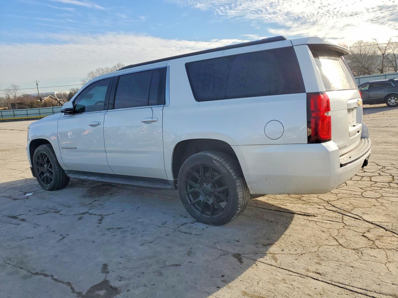 2016 CHEVROLET Suburban