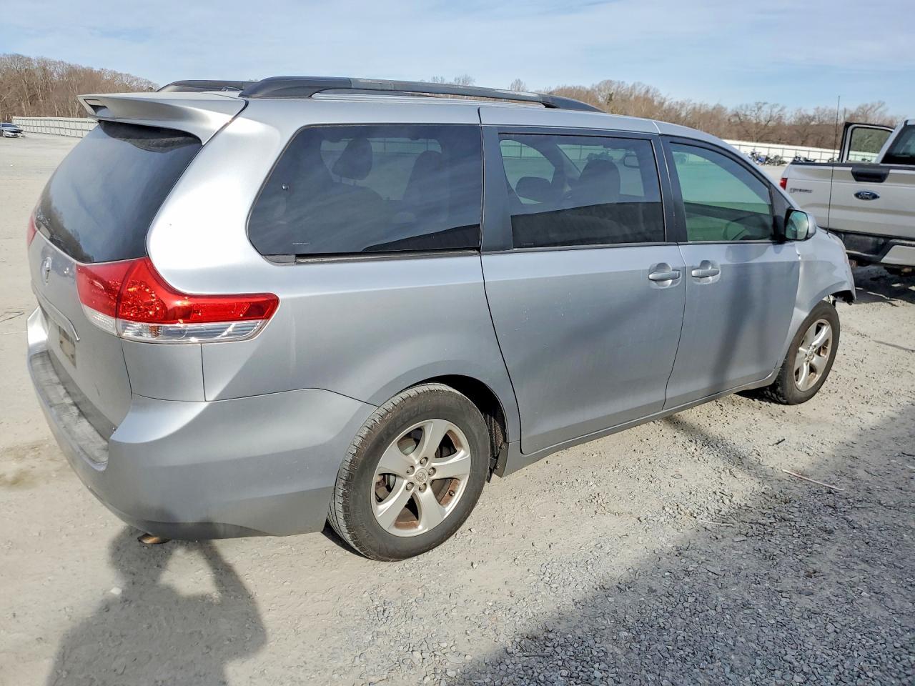 2013 TOYOTA SIENNA