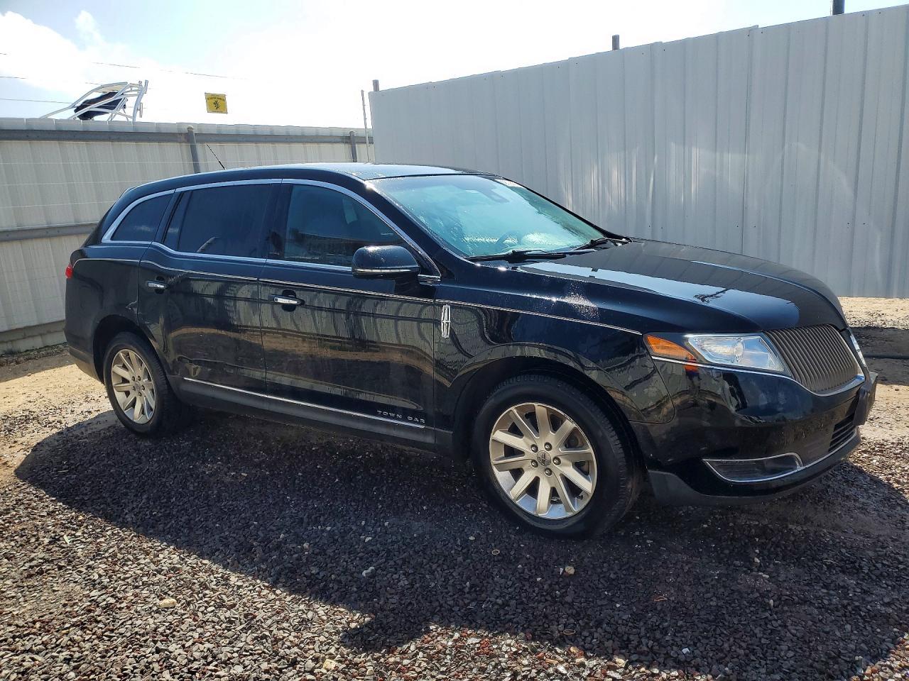 2016 LINCOLN MKT
