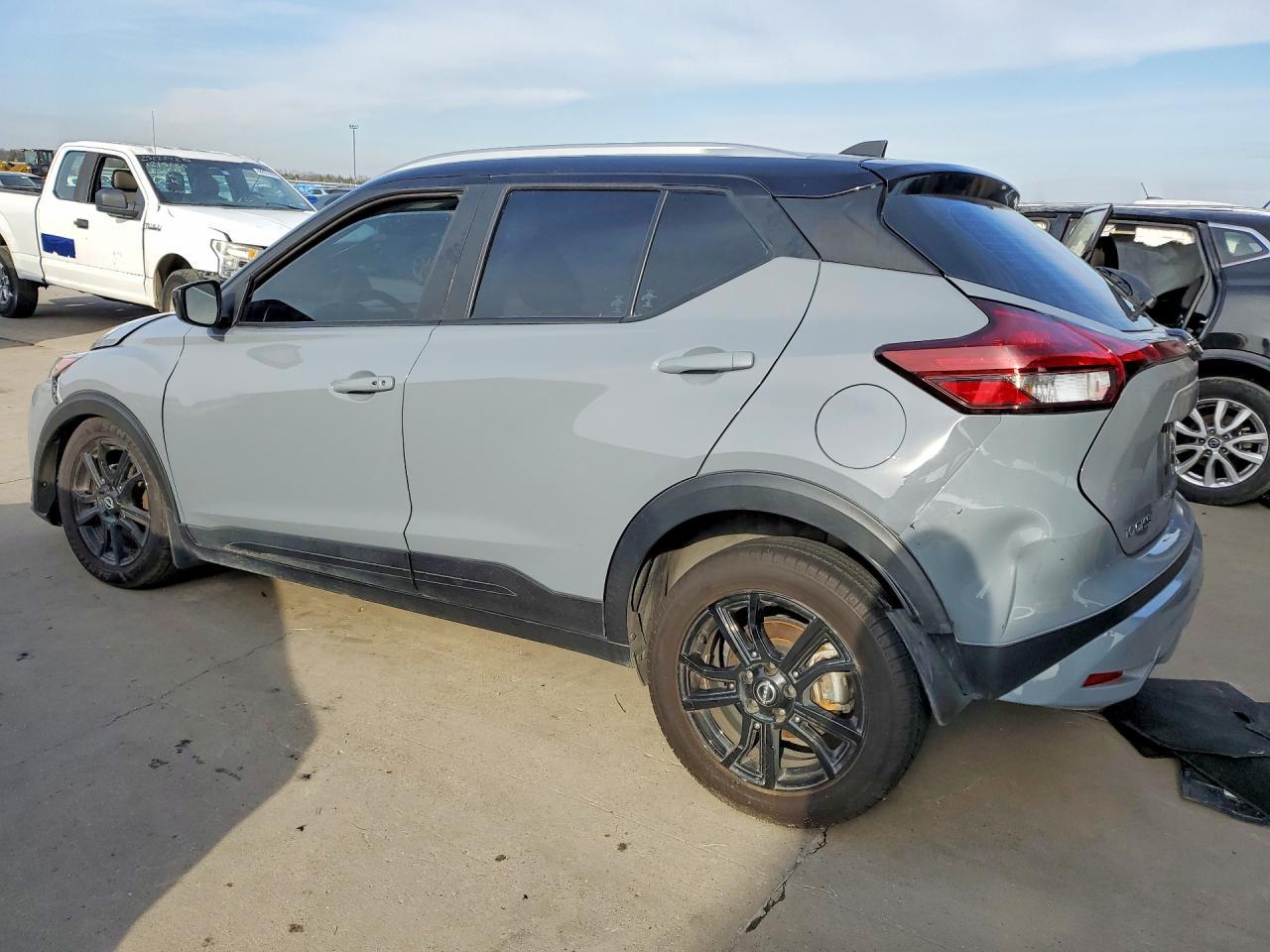 2023 NISSAN KICKS