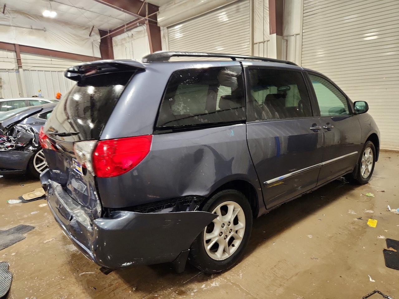 2006 TOYOTA SIENNA