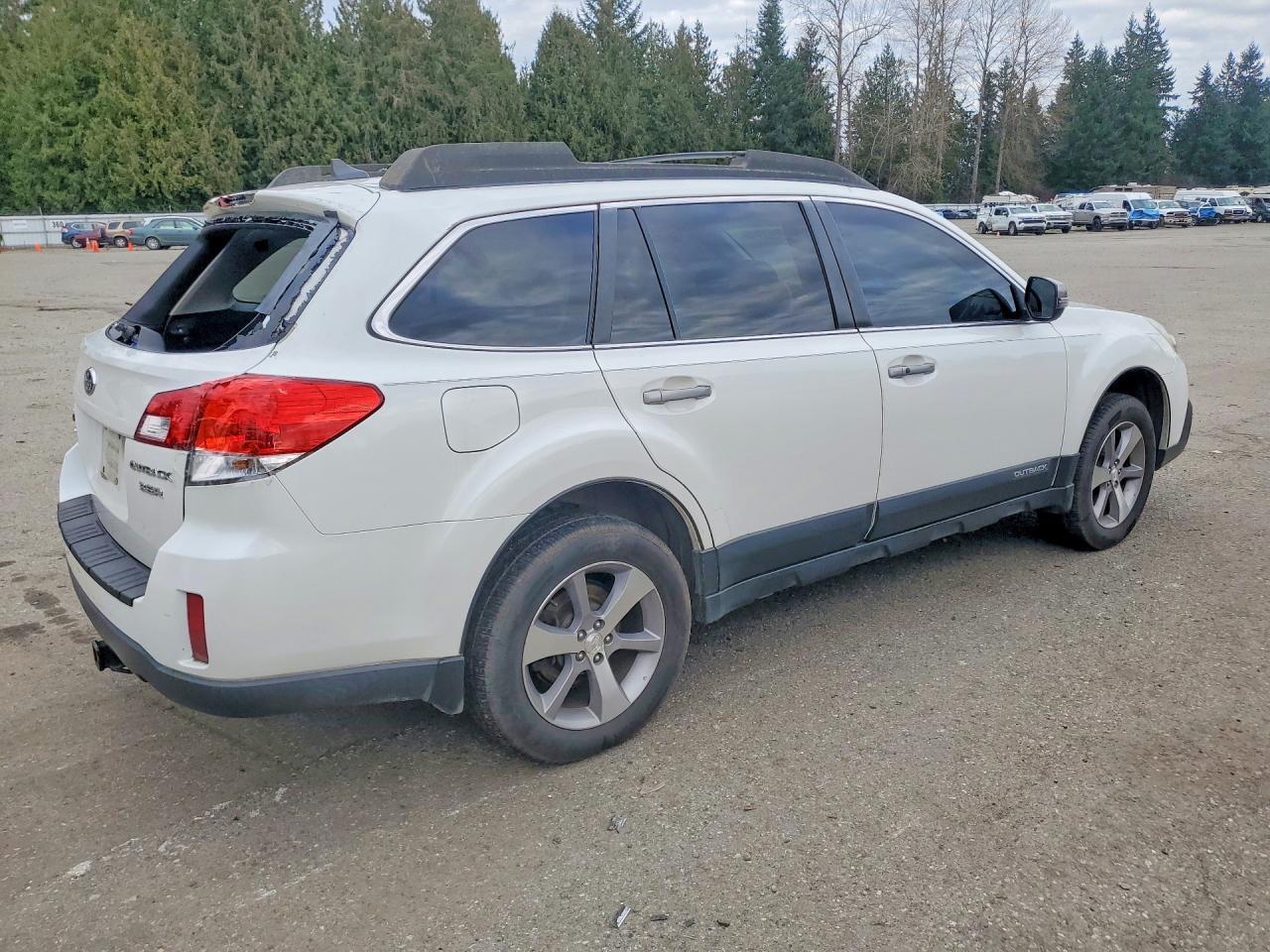 2013 SUBARU Outback