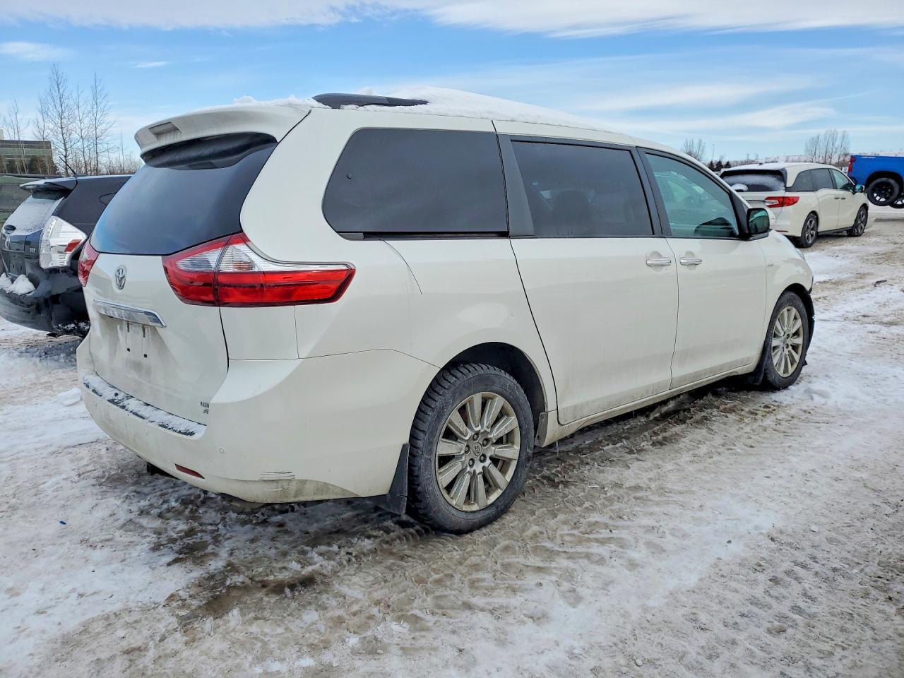 2017 TOYOTA SIENNA