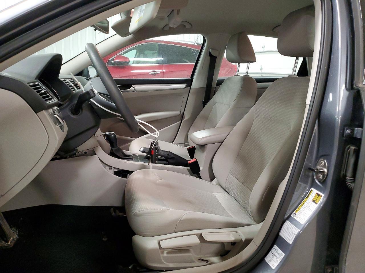 2017 VOLKSWAGEN Passat