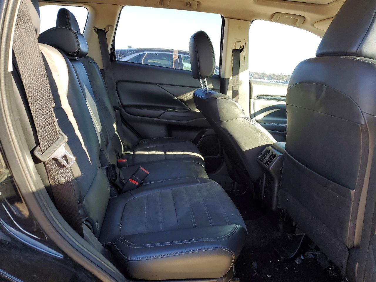 2019 MITSUBISHI outlander