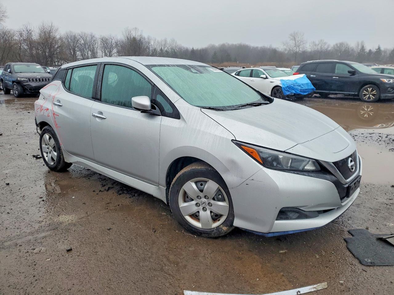 2022 NISSAN LEAF