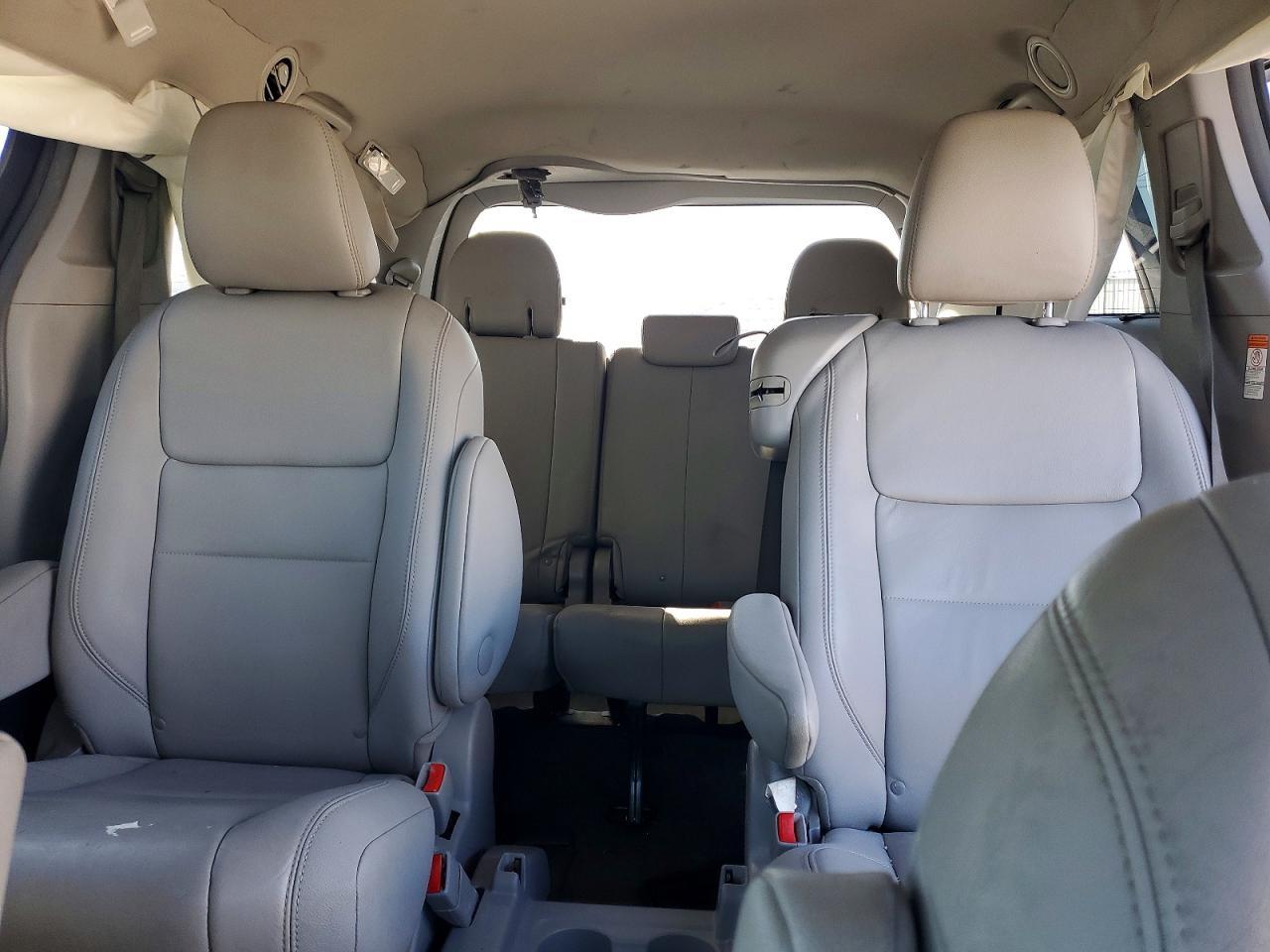 2017 TOYOTA SIENNA