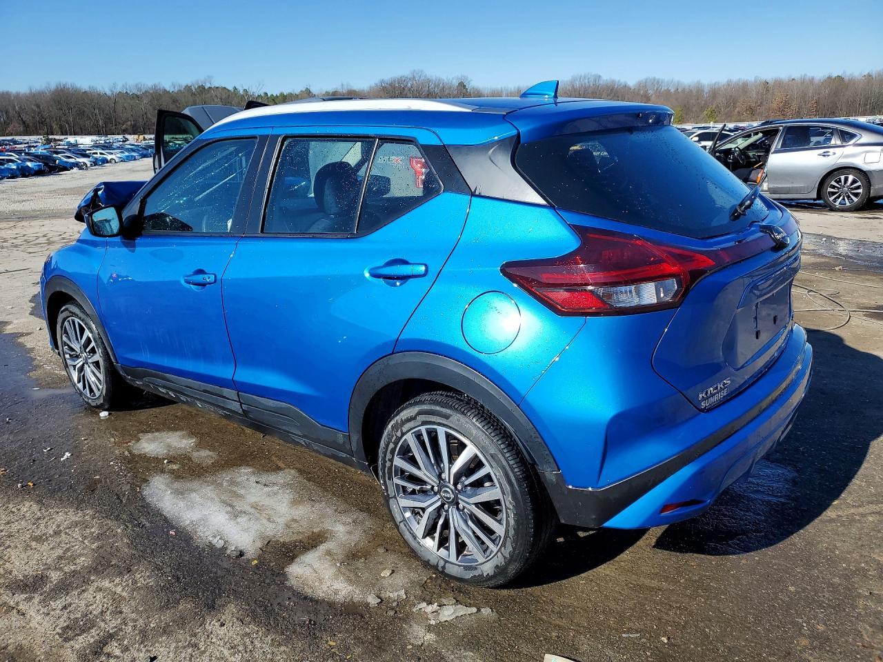 2024 NISSAN KICKS