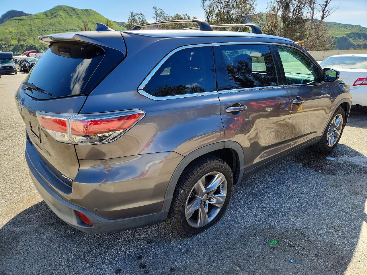2015 TOYOTA HIGHLANDER