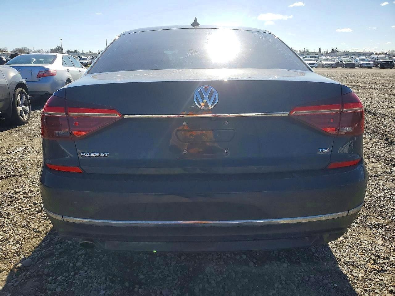 2017 VOLKSWAGEN Passat