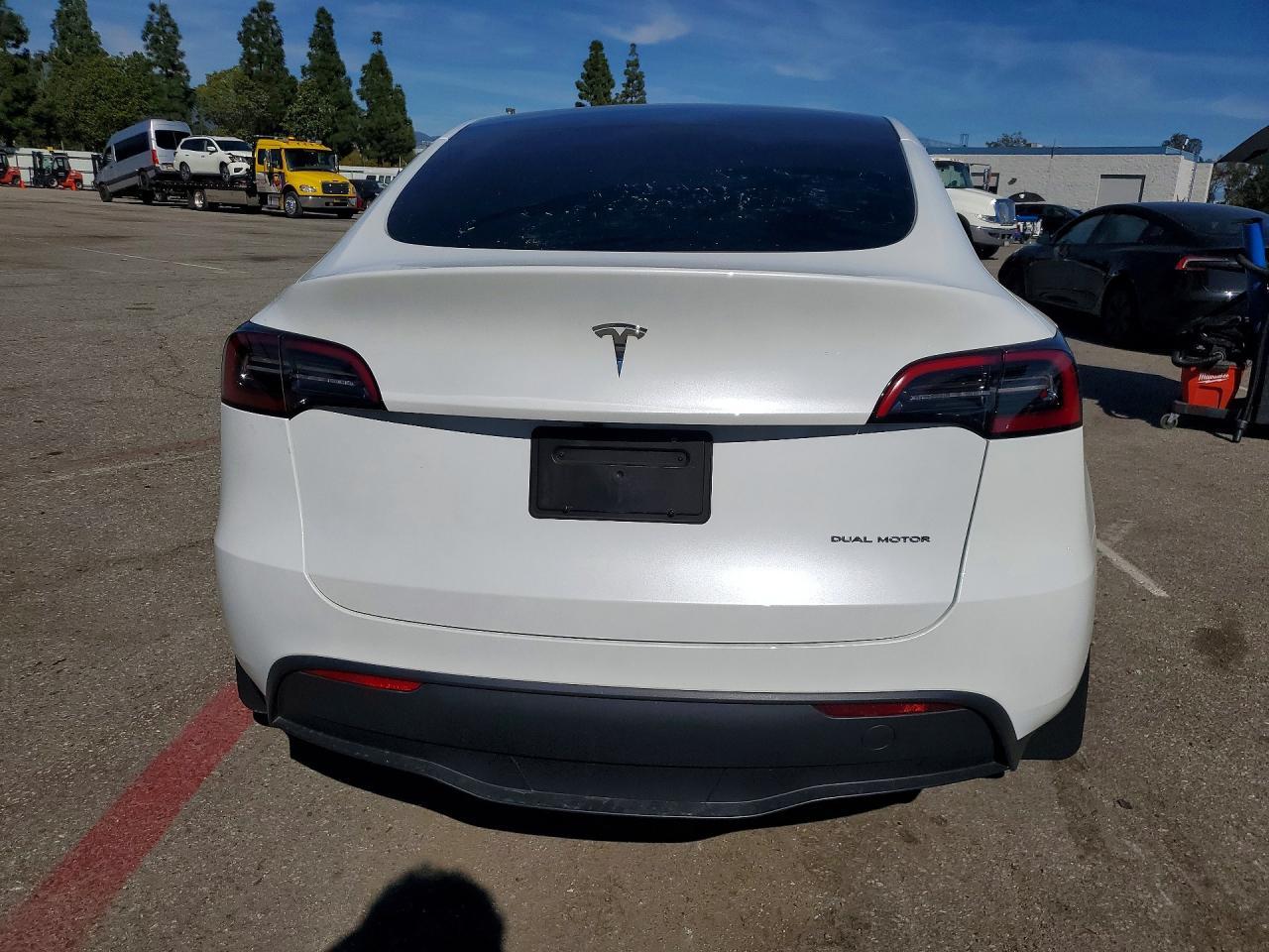2024 TESLA MODEL Y