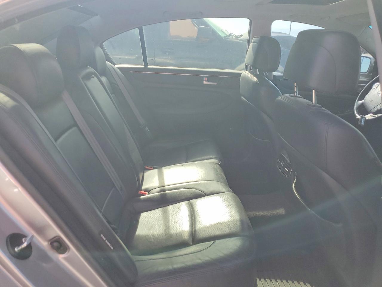 2013 HYUNDAI GENESIS