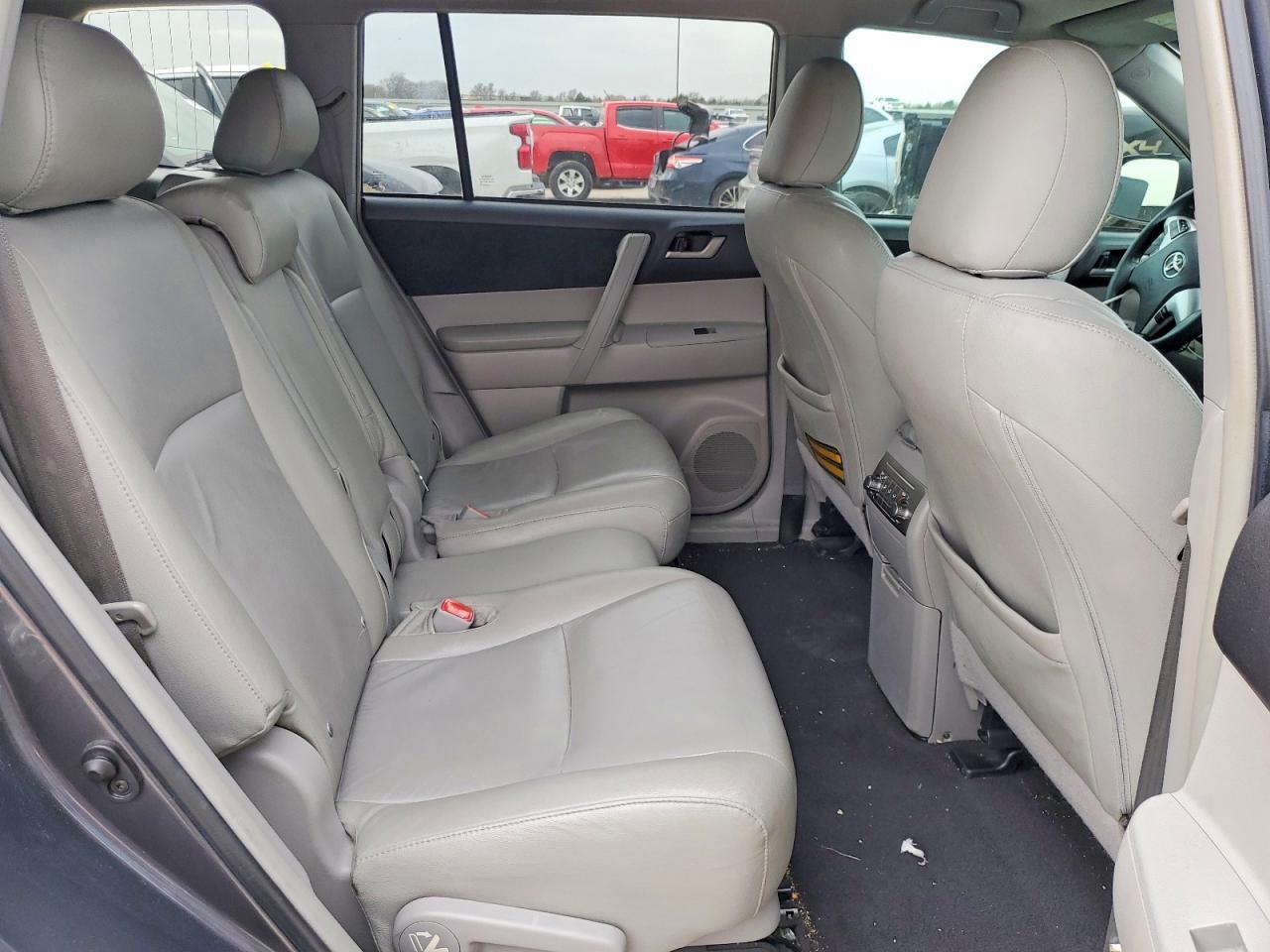 2013 TOYOTA HIGHLANDER