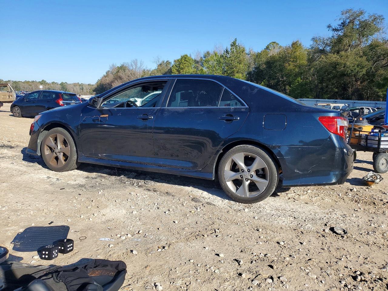 2014 TOYOTA CAMRY