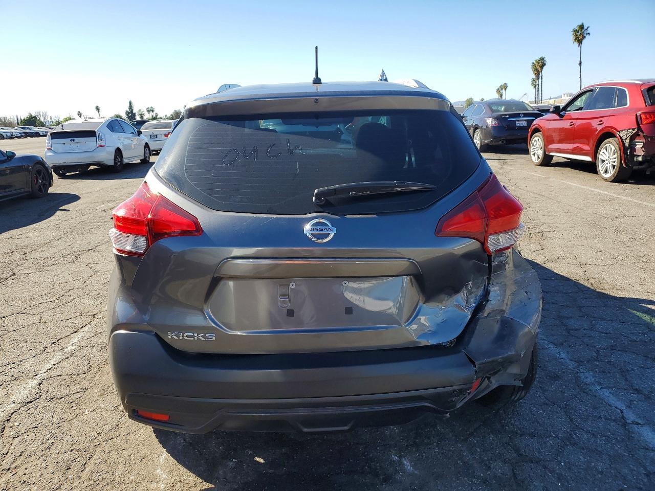 2018 NISSAN KICKS