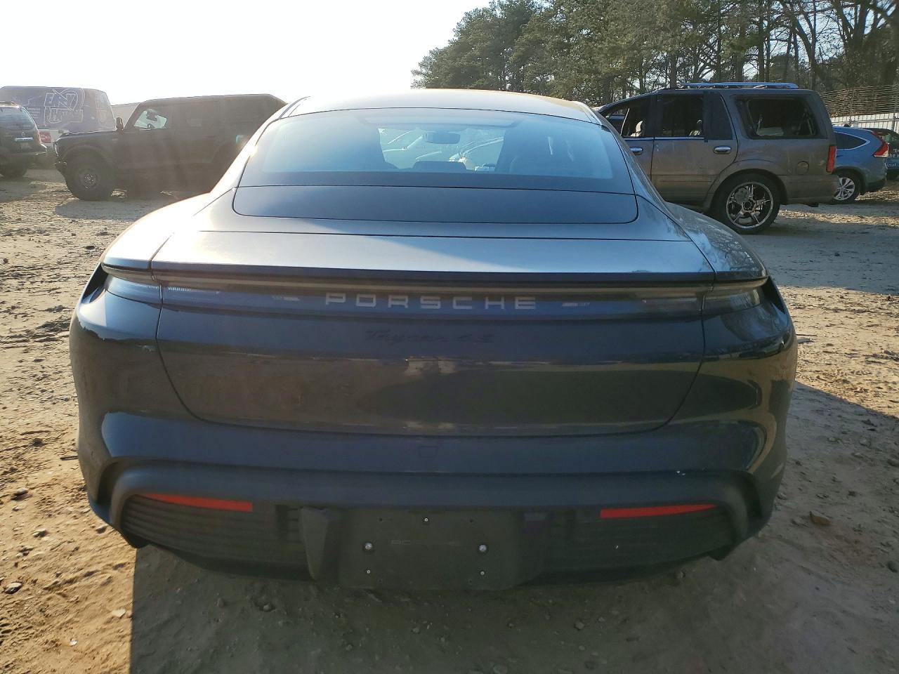 2025 PORSCHE Taycan