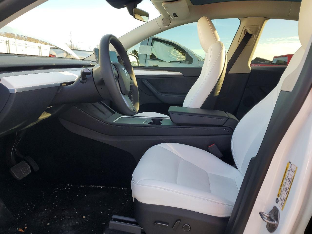 2025 TESLA MODEL Y