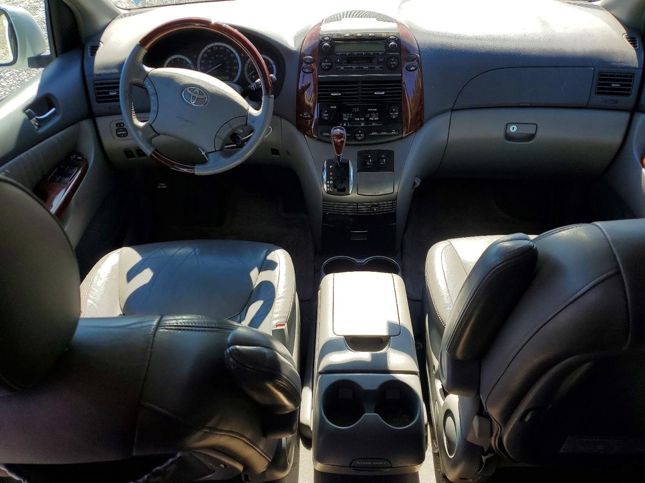 2004 TOYOTA SIENNA