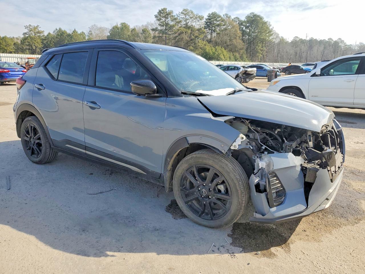 2024 NISSAN KICKS