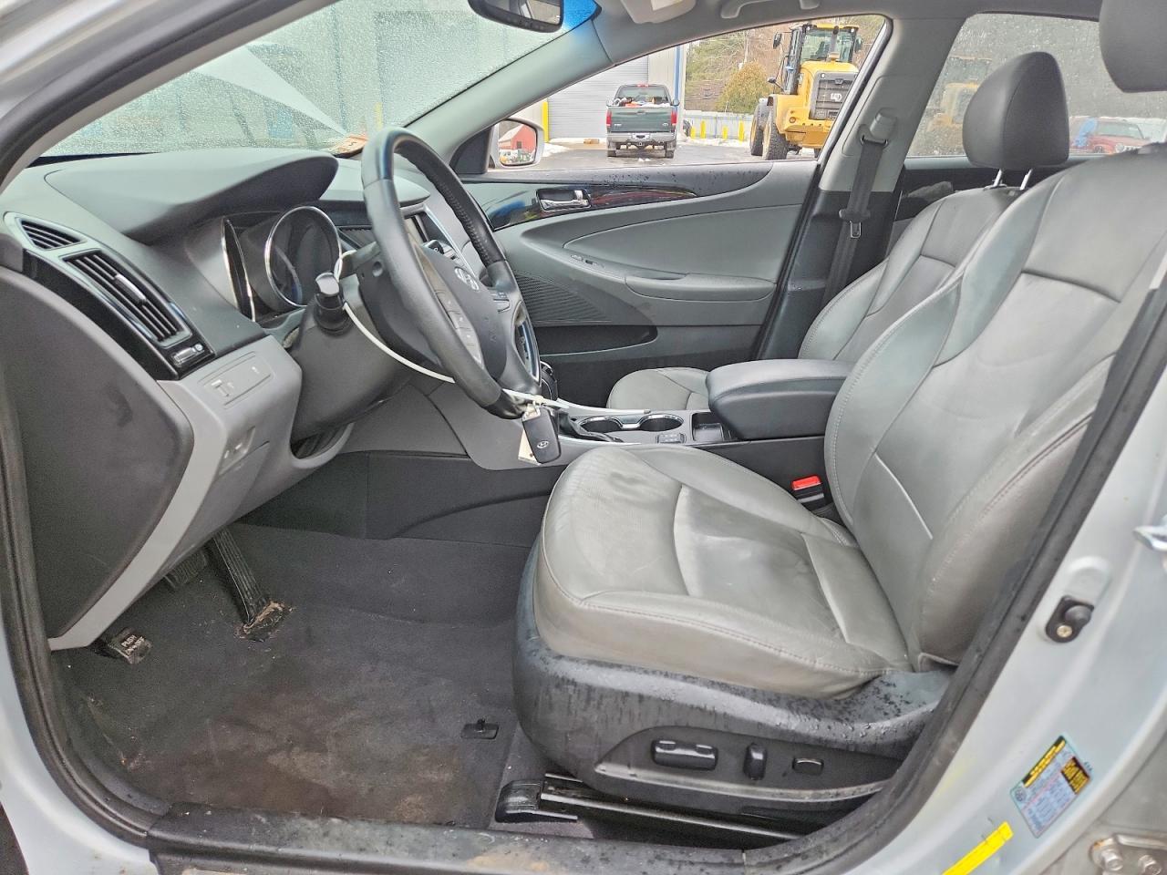 2011 HYUNDAI SONATA