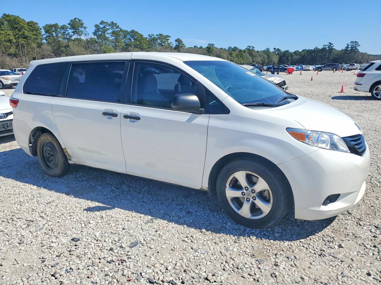 2015 TOYOTA SIENNA