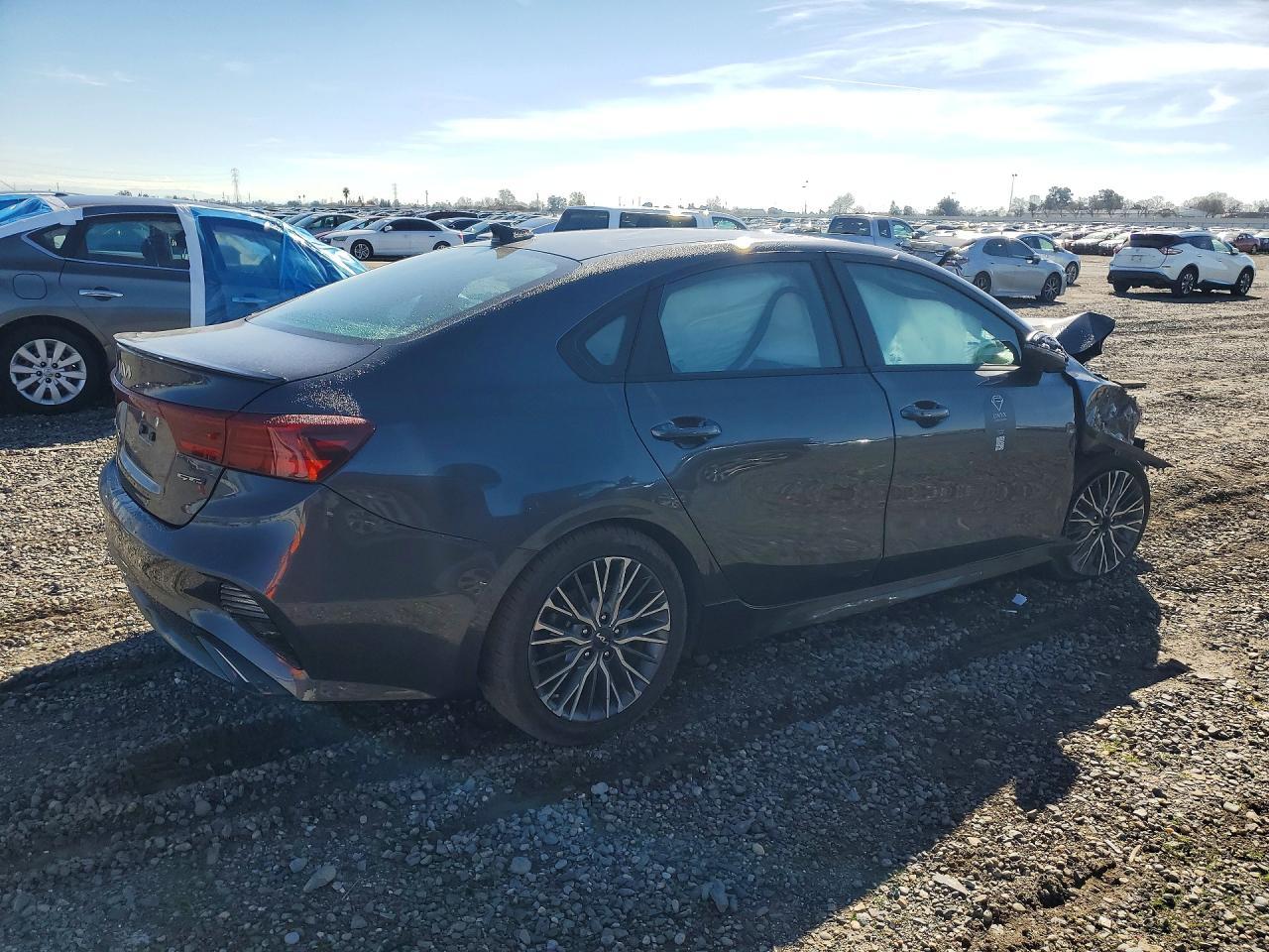 2023 KIA FORTE