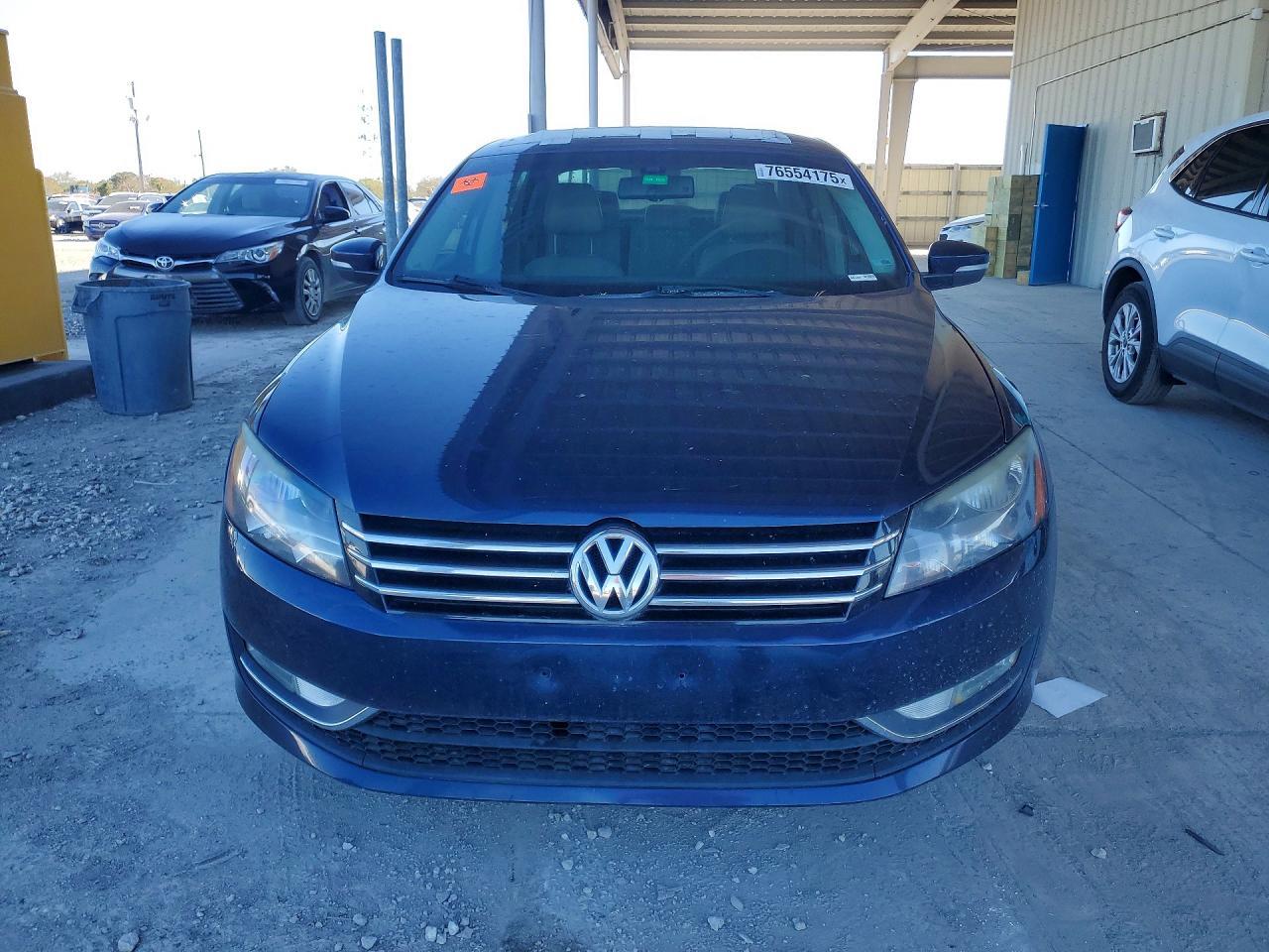 2013 VOLKSWAGEN Passat
