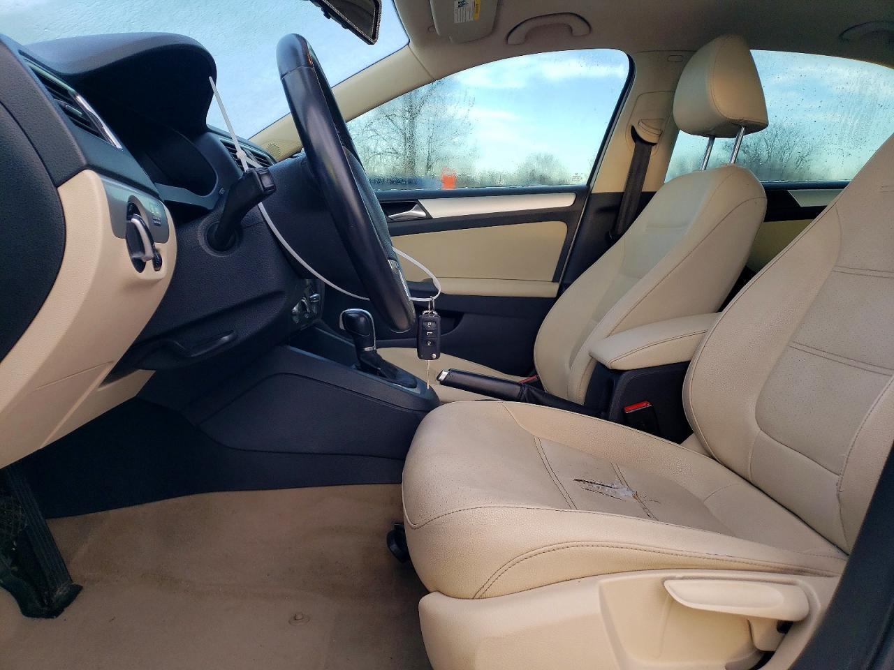 2011 VOLKSWAGEN JETTA