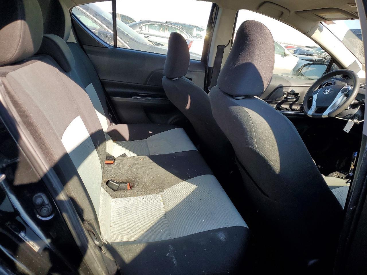 2016 TOYOTA Prius c