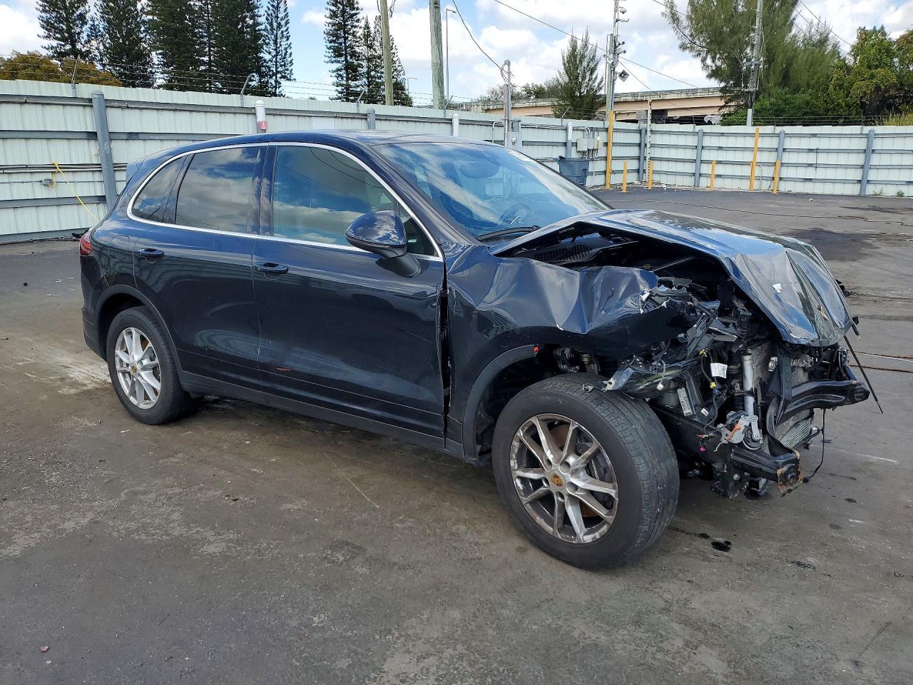 2017 PORSCHE CAYENNE