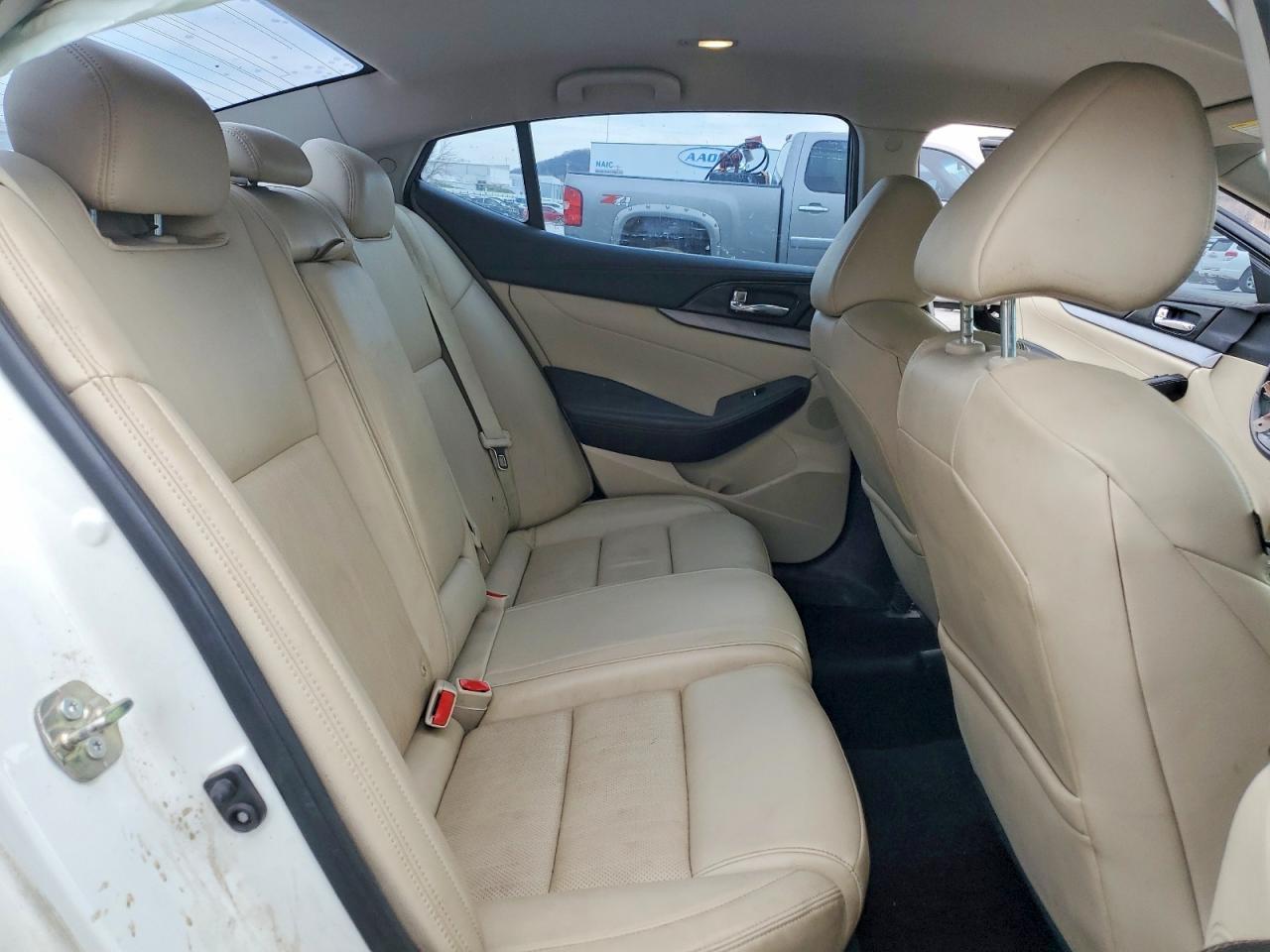 2017 NISSAN Maxima