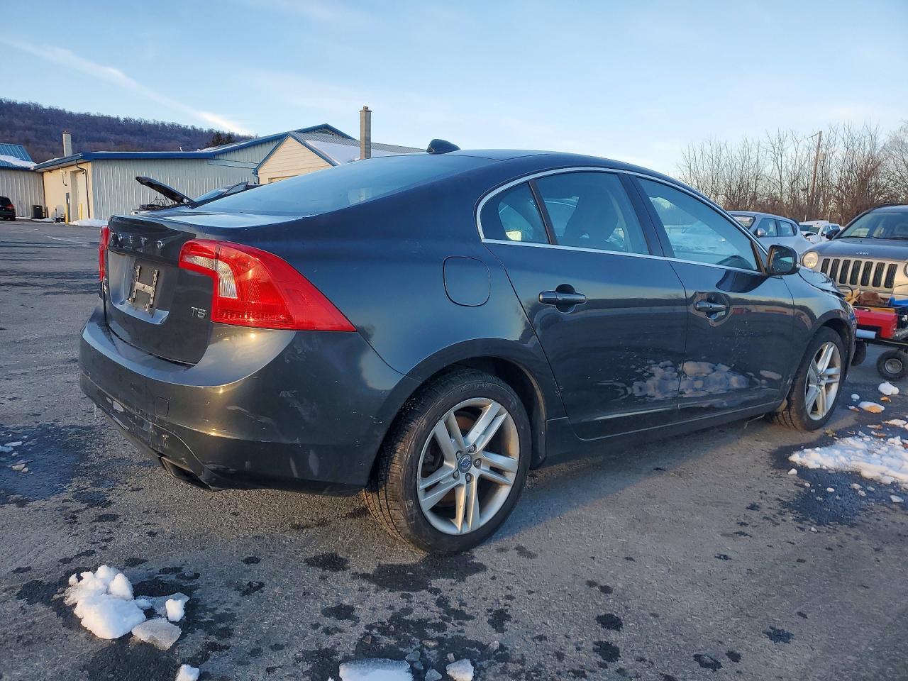2015 VOLVO S60
