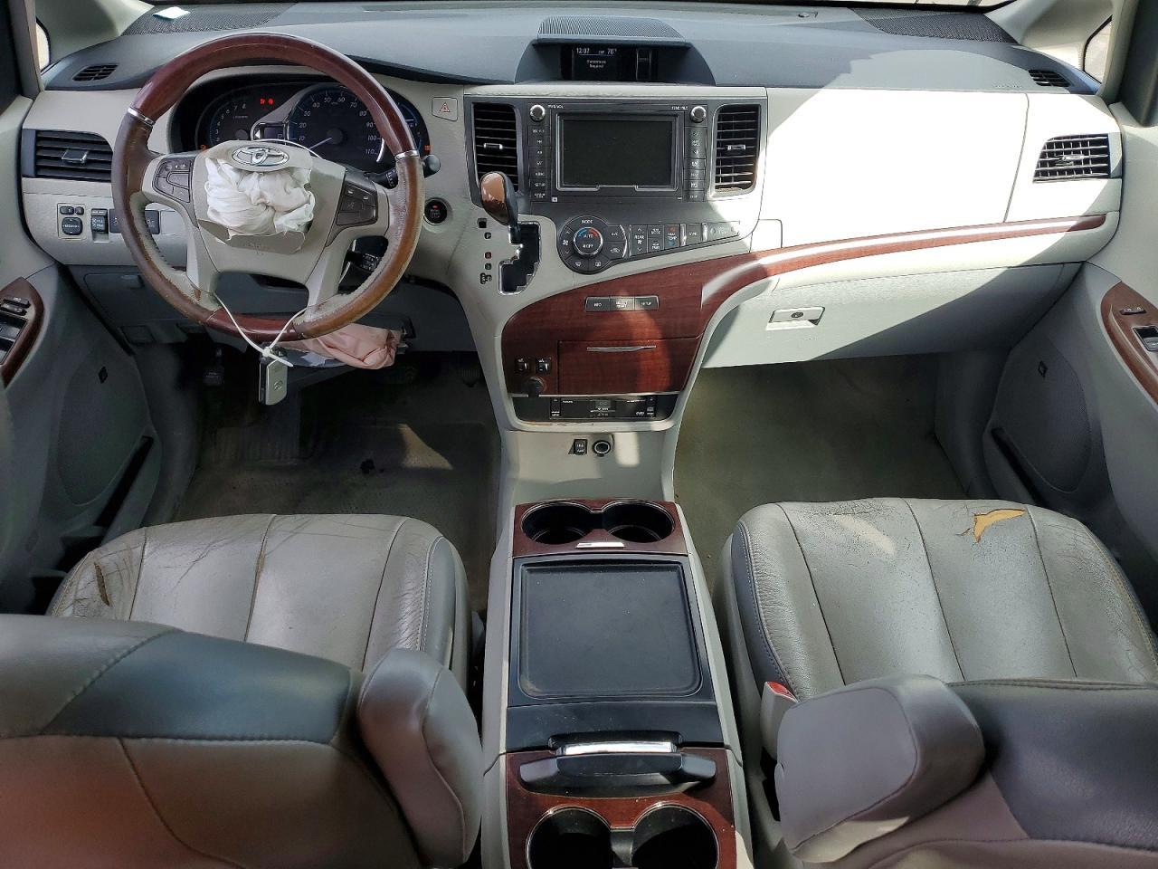 2013 TOYOTA SIENNA