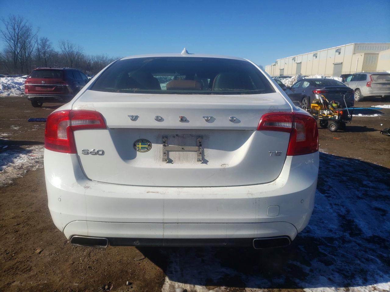 2015 VOLVO S60